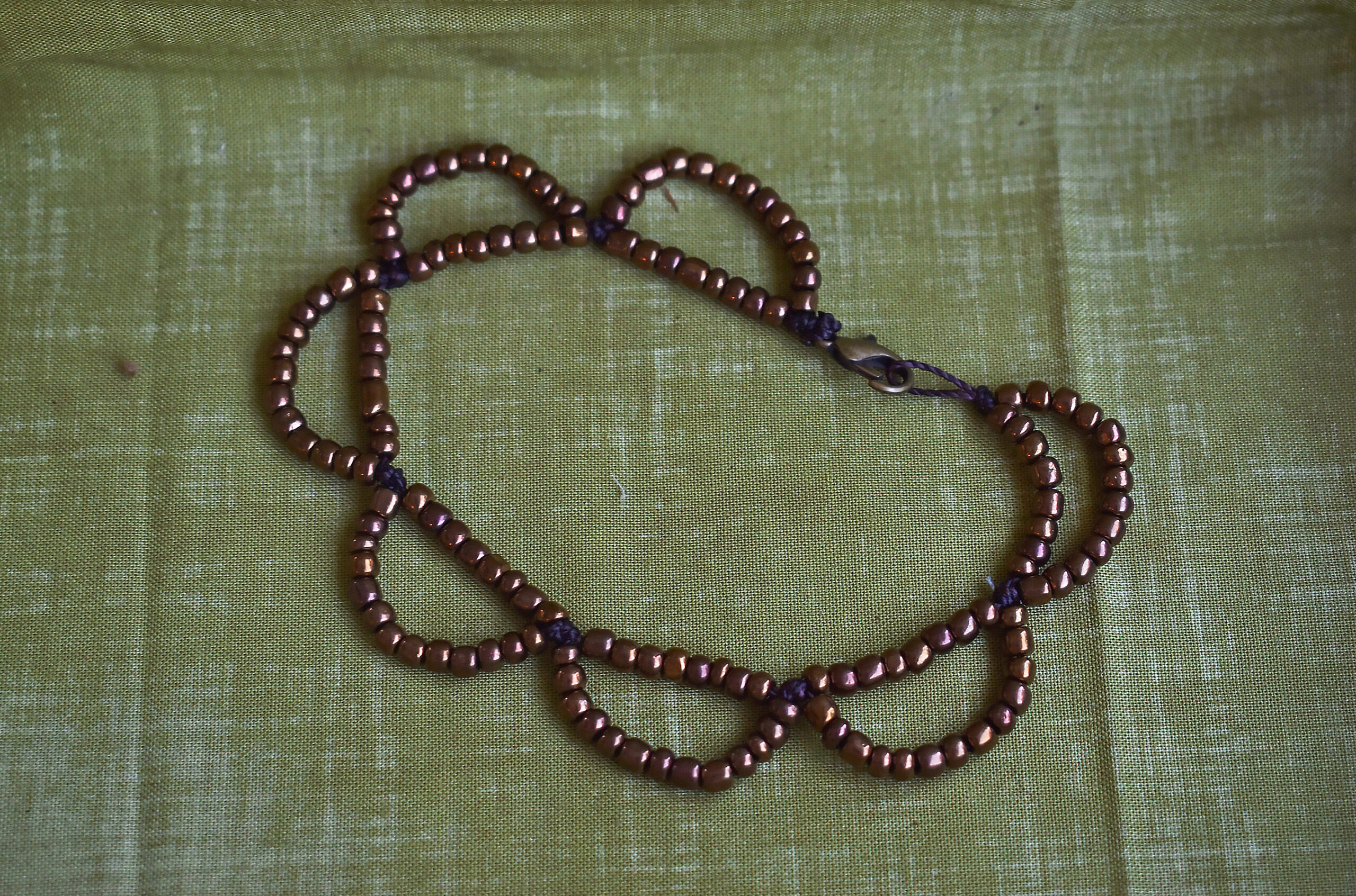 DSC_0941 beaded scallop bracelet laying down